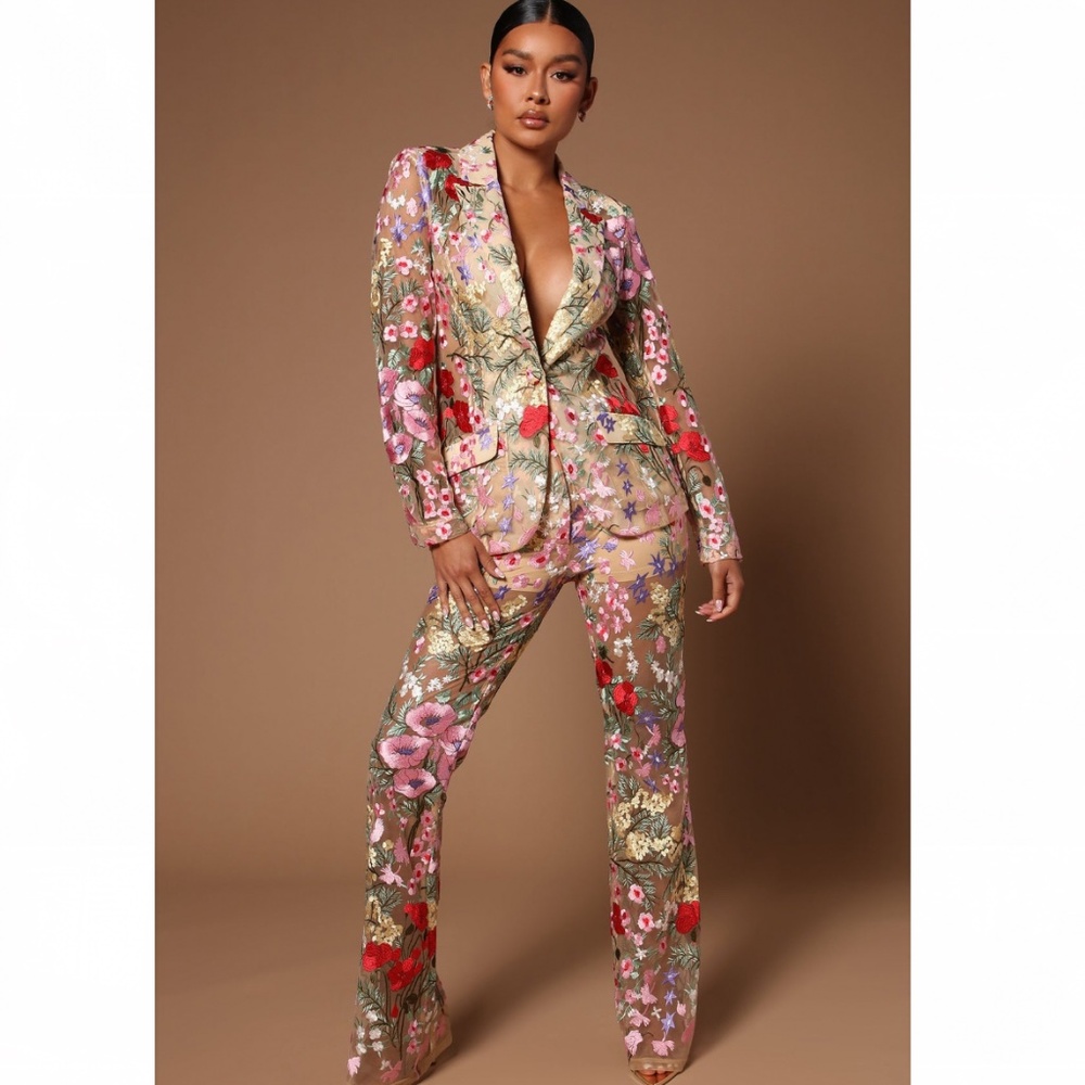 Nova Luxe Embroidered Set